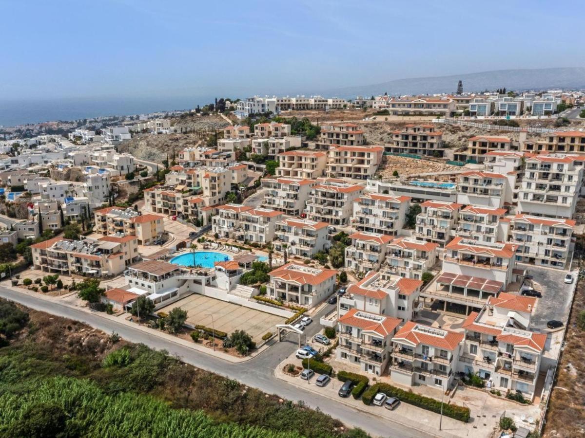 Wellclub - Wellness Family Experience Hotel Paphos Exterior photo
